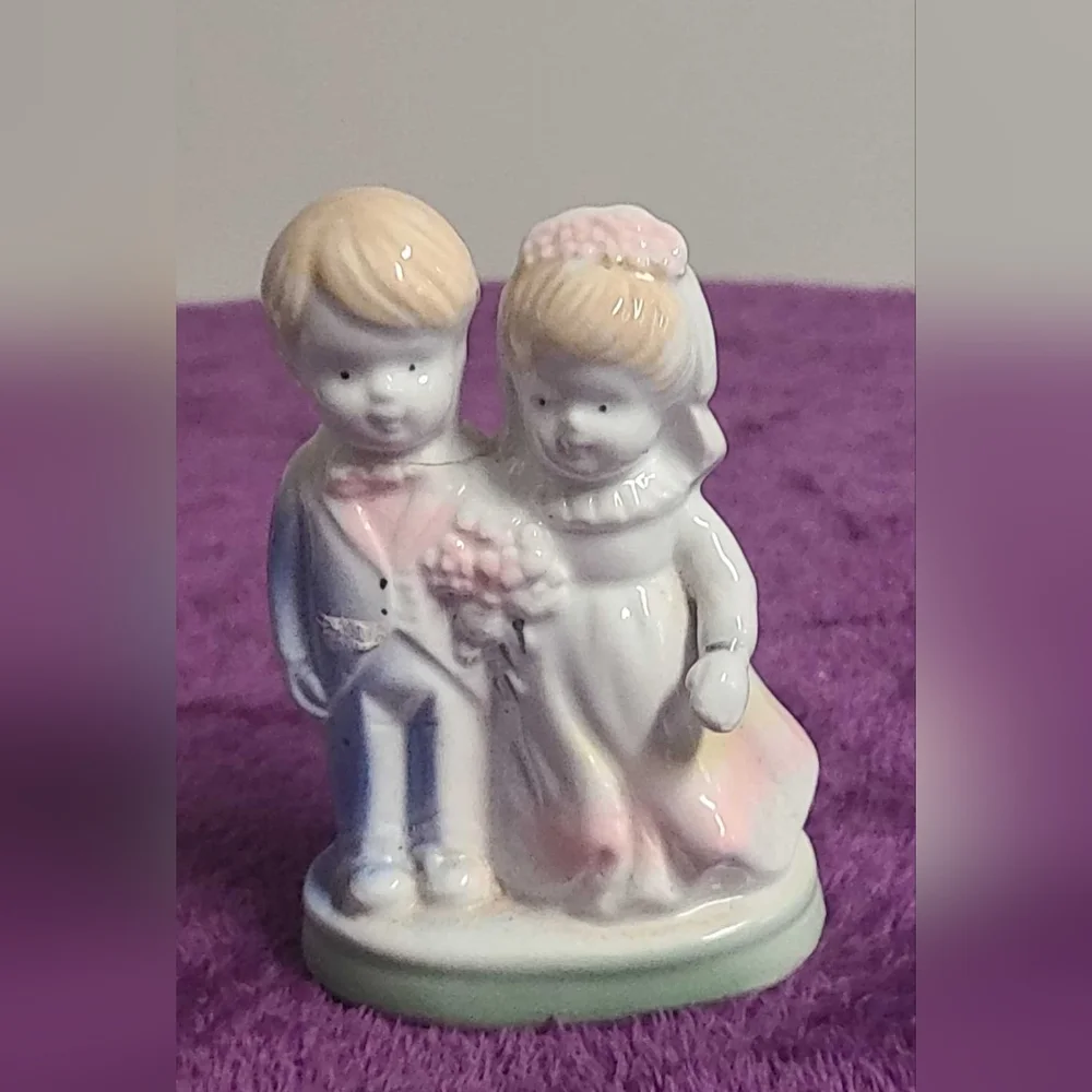 Vintage Bride & Groom Wedding Cake Porcelain Topper